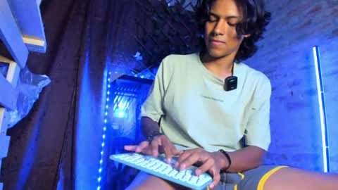 Snapshot of dreyk20 chatting on May 8, 1:00 am Dreyk online show from May 8, 1:00 am