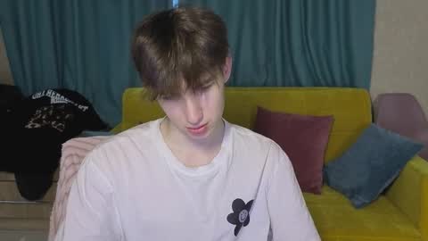 Snapshot of drinklinov chatting on February 17, 7:27 am Mark online show from February 17, 7:27 am