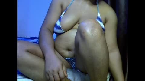 Snapshot of drippingnwet chatting on April 3, 5:38 am drippingnwet online show from April 3, 5:38 am
