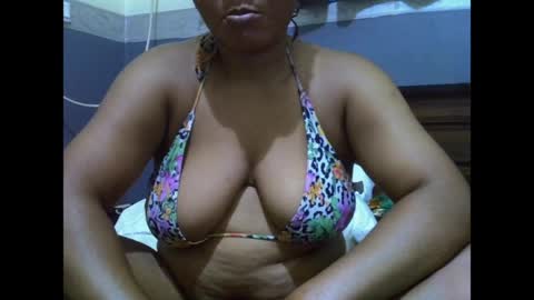 Snapshot of drippingnwet chatting on May 16, 10:23 am drippingnwet online show from May 16, 10:23 am
