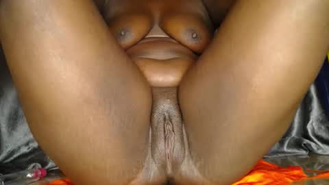 Snapshot of drippussy1 chatting on May 31, 4:31 am Ebonypussy1 online show from May 31, 4:31 am