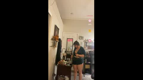 Drippy kitty  online show from March 22, 9:56 am