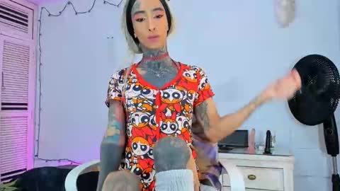 drippyorlove online show from April 23, 1:35 pm