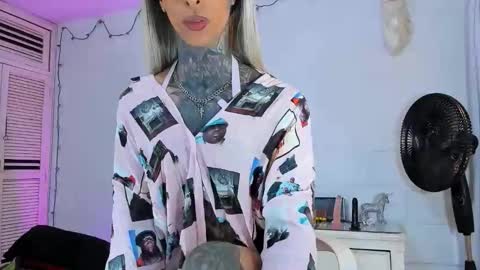 drippyorlove online show from April 24, 7:27 pm