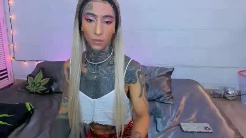 drippyorlove online show from May 21, 4:47 pm