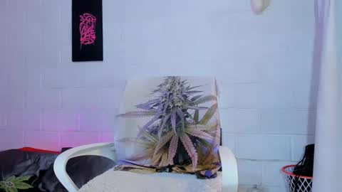 drippyorlove online show from June 14, 4:42 pm