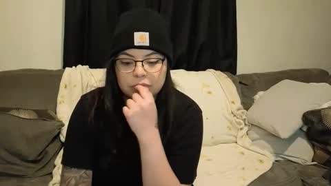 Snapshot of drizzypeach602 chatting on February 1, 4:22 am Drizzypeach602 online show from February 1, 4:22 am