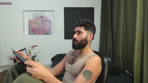 Snapshot of drogama chatting on December 5, 11:18 pm Drogama online show from December 5, 11:18 pm