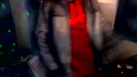 Snapshot of drogoloko233 chatting on February 3, 1:37 am drogo lpkp online show from February 3, 1:37 am