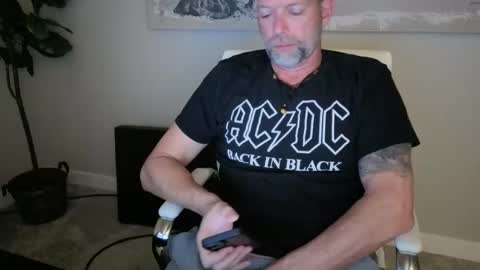 Snapshot of ds0574 chatting on April 6, 5:52 am D Ship online show from April 6, 5:52 am