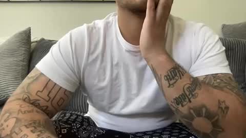 Snapshot of dtfandrecord chatting on April 5, 10:29 pm dtfandrecord online show from April 5, 10:29 pm