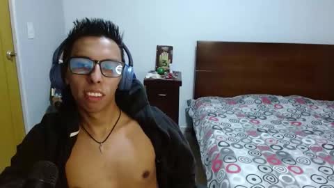 Snapshot of dtwink0310 chatting on December 14, 2:28 am David online show from December 14, 2:28 am