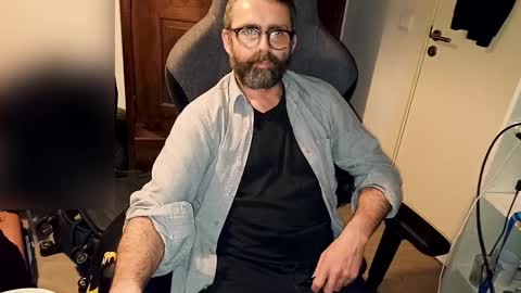 Snapshot of dubcenter chatting on March 27, 5:46 am dubcenter online show from March 27, 5:46 am