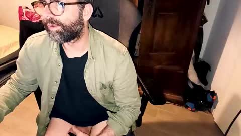 Snapshot of dubcenter chatting on March 27, 8:26 am dubcenter online show from March 27, 8:26 am