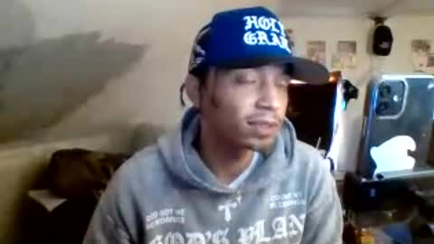 Snapshot of dubz07 chatting on July 18, 1:37 pm dubz07 online show from July 18, 1:37 pm
