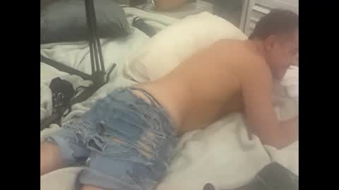 Snapshot of dudebrocuz69 chatting on February 20, 7:10 am Dude online show from February 20, 7:10 am