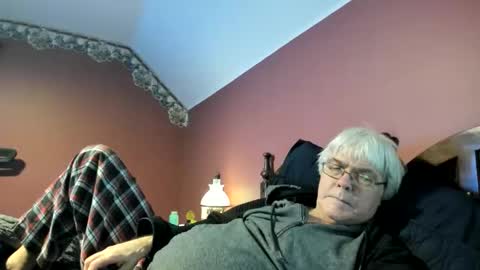 Snapshot of dug38 chatting on February 22, 4:05 pm Doug online show from February 22, 4:05 pm