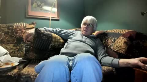 Snapshot of dug38 chatting on March 8, 2:04 am Doug online show from March 8, 2:04 am