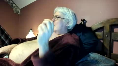Snapshot of dug38 chatting on April 14, 1:33 am Doug online show from April 14, 1:33 am
