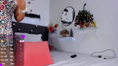 Snapshot of dulccemariaa chatting on December 5, 11:29 pm Dulce Maria online show from December 5, 11:29 pm