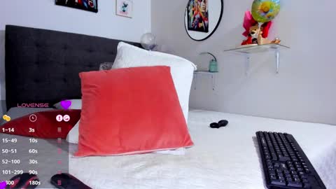 Snapshot of dulccemariaa chatting on February 11, 2:14 am Dulce Maria online show from February 11, 2:14 am