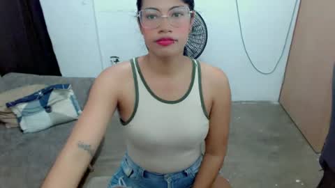 dulce2415 online show from May 7, 1:11 am