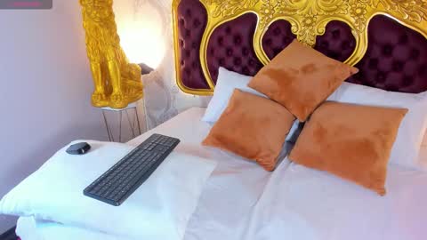 Lucy online show from December 17, 10:38 pm