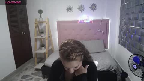 dulce__lovee online show from December 17, 1:28 pm