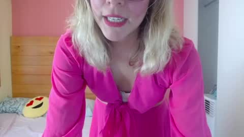 dulce__victoria__ online show from March 23, 12:25 am