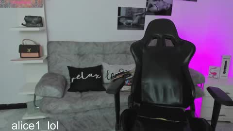 Snapshot of dulce_alice_ chatting on March 6, 9:53 pm ALICE online show from March 6, 9:53 pm