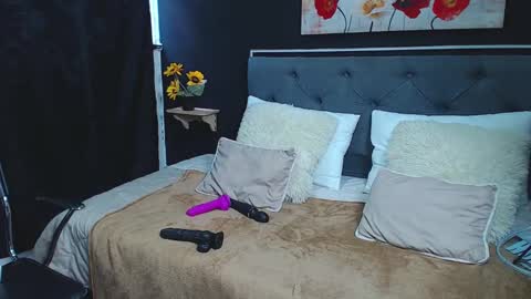 C E L E S T E  online show from December 11, 7:57 pm