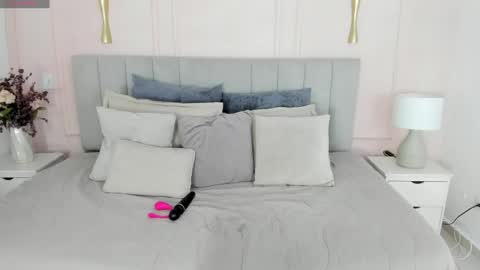 Snapshot of dulce_emi_ chatting on April 13, 11:59 am Emi online show from April 13, 11:59 am