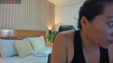 Snapshot of dulce_estrellaa_ chatting on October 17, 1:42 am E S T R E L L A online show from October 17, 1:42 am