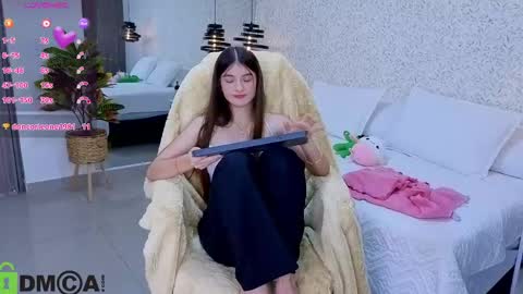 dulce_isabel_ online show from April 23, 3:52 am