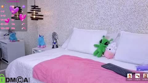 dulce_isabel_ online show from May 7, 3:45 am