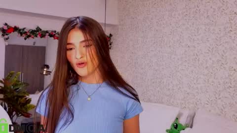dulce_isabel_ online show from May 25, 3:56 am