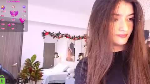 dulce_isabel_ online show from June 17, 3:53 am