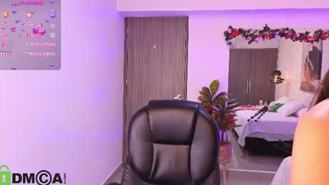 dulce_isabel_ online show from June 29, 3:46 am