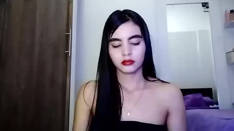 Snapshot of dulce_lucero chatting on March 4, 8:05 pm dulce_lucero online show from March 4, 8:05 pm