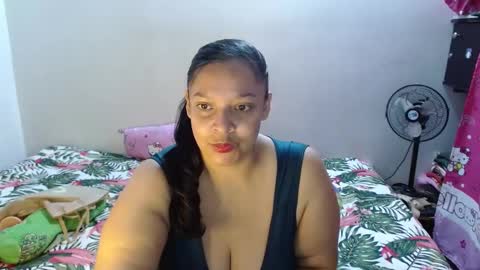 Snapshot of dulce_mmaria chatting on February 12, 12:01 pm dulce online show from February 12, 12:01 pm