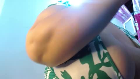 Snapshot of dulce_mmaria chatting on February 24, 3:20 pm dulce online show from February 24, 3:20 pm