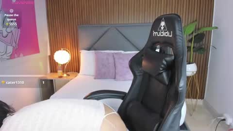 N A T Y online show from January 31, 9:05 pm