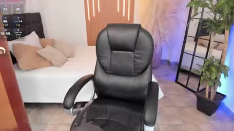 Snapshot of dulce_nicoll chatting on July 18, 9:46 am NICOLLE online show from July 18, 9:46 am