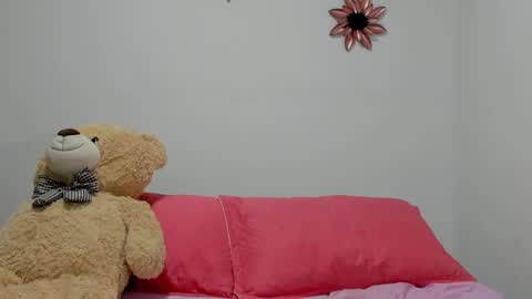 Dulce  online show from December 5, 4:44 pm