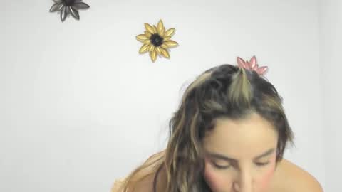 Dulce  online show from December 6, 3:22 pm