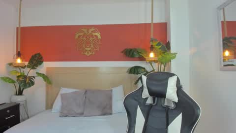 Snapshot of dulce_victoriaa_ chatting on February 25, 4:10 pm V I C T O R I A online show from February 25, 4:10 pm