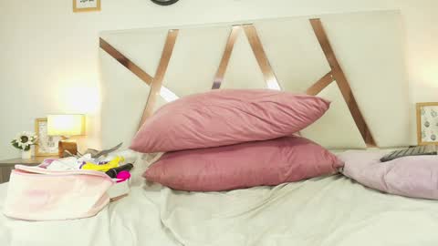 Snapshot of dulceaurora_ chatting on December 17, 9:07 am DULCE AURORA online show from December 17, 9:07 am