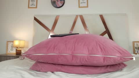 Snapshot of dulceaurora_ chatting on January 8, 8:49 am DULCE AURORA online show from January 8, 8:49 am