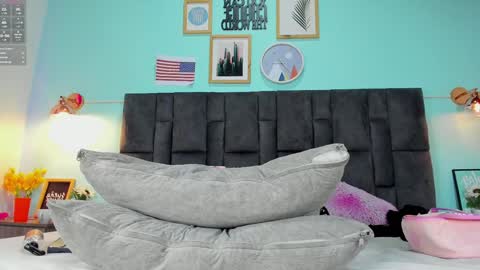 Snapshot of dulceaurora_ chatting on January 18, 9:02 am DULCE AURORA online show from January 18, 9:02 am
