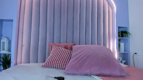 DULCE AURORA online show from July 15, 2:50 am